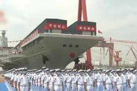 70秒看我国首艘弹射航母下水:配电磁弹射 采用平直通长飞行甲板视频封面