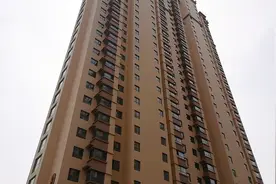 打工仔530000元买103平新房不敢住 只住在50平旧房子 小伙后悔了视频封面