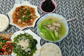 晒晒我家晚餐：家有青春期的孩子，多吃海鲜，补充营养，长高快视频封面