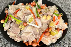 教你藠头捞猪手怎样做才好吃，皮爽肉滑，鲜香脆嫩，越捞越有