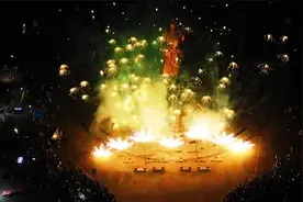 “烟花之乡”湖南浏阳满城燃放烟花迎冬至：“水母烟花”壮观惊艳