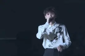 王源人气有多高呢？看看这个视频就知道了，尖叫声太热烈了！