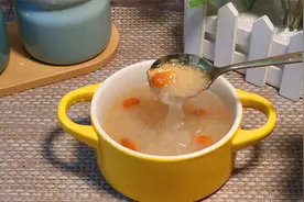 春季多给宝宝喝银耳雪梨羹，润肺止咳，增强免疫力，宝宝少生病
