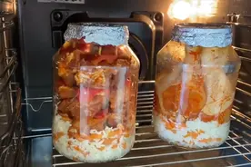 玻璃罐子装鸡腿在烤箱里烤，会发生什么呢视频封面