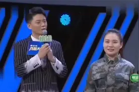 袁庆退伍5年后再见战友，同唱一首歌哽咽，战友情动人心视频封面