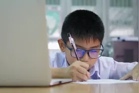 高度近视会造成哪些影响？任其发展可能由看不清到看不见视频封面