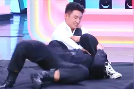 黄景瑜展现巴西柔术现场，轻松放倒专业选手，不愧是全能男神