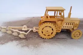 9分钟教大家如何使用滚动锯为小型拖拉机制造犁，1/24的木制模型