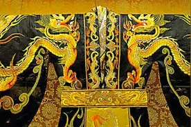 “黑龙袍”不能乱穿，皇帝衣服，穿起来有讲究视频封面