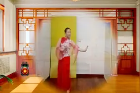 潇湘快乐广场舞《那年烟雨》这舞看了还想看  太好看了