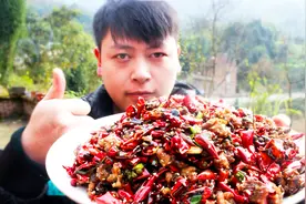 三德哥年夜饭之重庆辣子鸡地道做法，辣椒比鸡多才正宗，看饿了视频封面