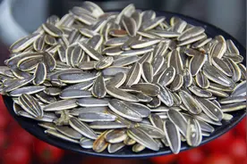 瓜子吃不完第二天就不脆了？教你3个小窍门，放半年依旧香脆可口视频封面