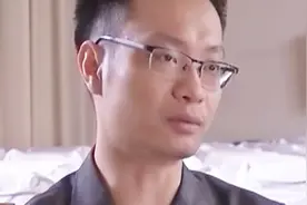 一个普通微信群，聊天看似跟网游有关，警方接到举报发现竟在赌博视频封面