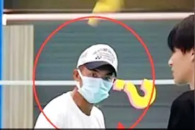 林丹装业余打球，被嫌弃“你以为你是李宗伟啊”，直接教对方做人视频封面