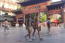 南京夫子庙漂亮小姐姐出没，蹲守两小时拍到30个，最喜欢外国姑娘视频封面