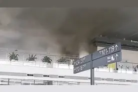 南京禄口国际机场候机厅内烟雾弥漫：系旅客丢弃未熄灭的烟头所致视频封面