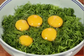 茴香和鸡蛋是绝配，教你一个新做法，鲜嫩入味又好吃，真的太香了