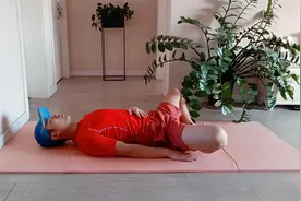 道家有一个“还阳卧”，每天睡前10分钟，提升阳气，助力睡眠