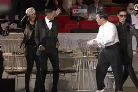 江南style当初有多火，前奏响起便万人沸腾，周润发都会跳骑马舞视频封面