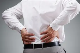 腰椎间盘突出犯了怎么办？中医：简单1个穴位按摩，或能缓解视频封面