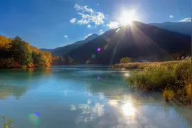 左手握着幸福，右手握着回忆，花开不败。视频封面