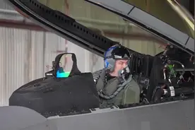 美国高调庆祝F-22首飞25周年，世界首款五代机如今成鸡肋视频封面