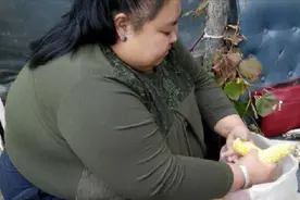 400斤超胖孕妈，不听医生意见执意生娃，孩子生下来医生直叹气视频封面