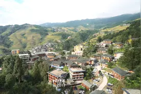 加拿大小哥在广西：龙脊梯田的网红民宿也太棒了视频封面