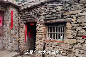实拍南阳山区的石头村，石头房子很漂亮，90岁奶奶却不喜欢！为啥视频封面