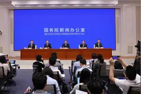 交通运输部：货车司机从业资格证异地年审可以跨省异地办视频封面