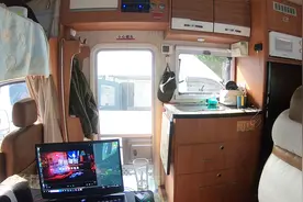 小伙房车自驾深圳，驻车莲花山公园，12平米房车升值多少