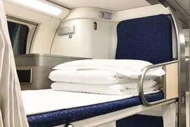 我国双层软卧高铁通车了，线路是北京到上海，火车内部设施豪华