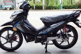 铃木机车总算更新了！国四标准，3.7L油箱，续航200公里，更时尚视频封面