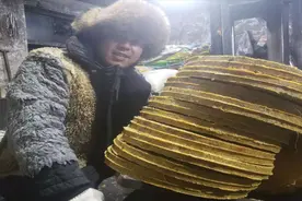 搬出几十年的古董，用古法做黄豆油，浓浓豆香，传统味养身养心