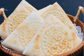 锅盔要好吃和面非常关键，这样做外脆里软，干香不油腻，越嚼越香