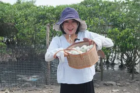 花1个月，渔妈独家秘方腌制的海鸭蛋，搭配渔妹独特吃法真是绝了视频封面