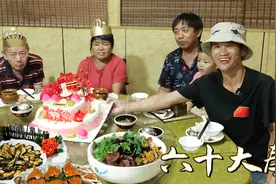 舅舅六十大寿，济公松请舅舅吃超级大餐，这么多硬菜太丰盛了视频封面