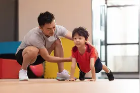 六一萌娃篇：再忙也要溜一圈，亲子互动练习，有效增强上肢力量视频封面