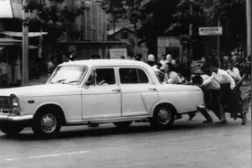 50年前的国产车居然可以美成这样！逝去的上海牌轿车，远去的梦想视频封面