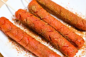 街边超受欢迎的炸火腿肠，教你在家做给孩子吃，配上秘制蘸料，香