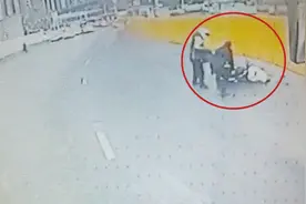 郑州一公交车车长遇路人滑倒，上前扶起，休息时自制警示牌视频封面