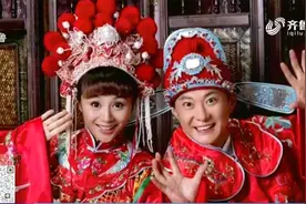 《一路繁华开》热播，王斑、曹颖夫妻档携手上阵，戏里戏外很甜蜜