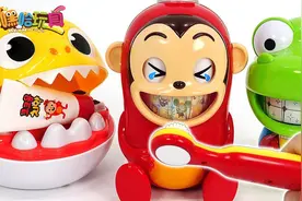 玩具定格动画：小猴子吃太多甜食长蛀牙，多多医生清洁轻松解决！
