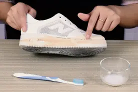 不管鞋子多脏，不用大洗，用这个方法可以干干净净，太方便了！