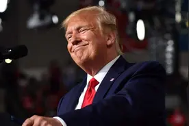 美国要“内战”了？有人发出“武装反抗”威胁，已有人被枪杀视频封面