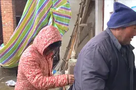 90后女孩嫁给57岁农村大叔，结婚八年有1儿1女，他们的生活幸福吗视频封面