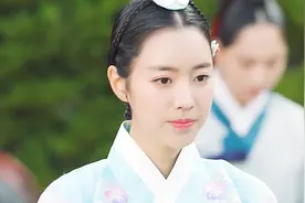 烧心！双胞胎姐姐代替妹妹成了皇后 却在大婚当日发生这样的事视频封面