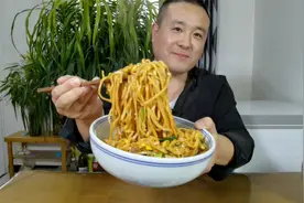 简单几步做出喷香素炒面 一看就会 学会了做给家人吃吧6分钟搞定