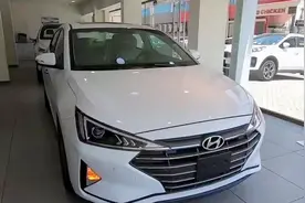 2020款现代伊兰特到店实拍，按下后备箱的车标，才是心动的开始视频封面