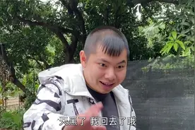 搞笑段子：猪肉佬卖猪肉没生意，小时候的玩伴来照顾视频封面